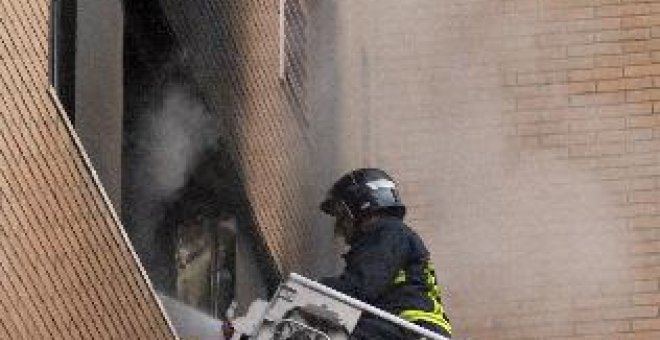 Incendiado en Rubí un piso habitado por una persona con síndrome de Diógenes