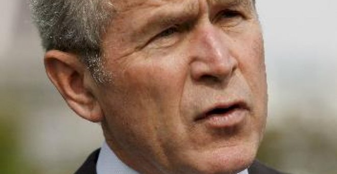 Bush bromea sobre los aspirantes a sustituirlo en una cena con corresponsales en la Casa Blanca
