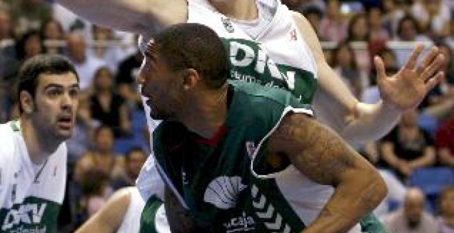 92-64. El Unicaja cambia radicalmente y vapulea al segundo de la Liga