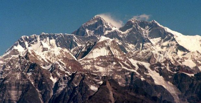 La llama olímpica ya está en la base del monte Everest, en el Tíbet