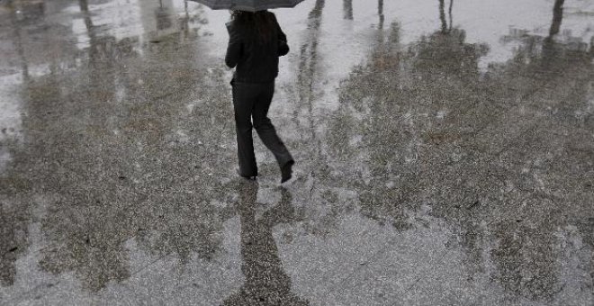 Desalojados 20 vecinos de Alcoy al caer el techo de una vivienda por lluvias