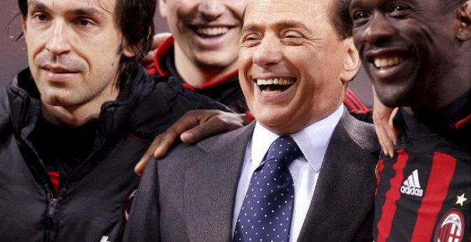 Silvio Berlusconi dimite como presidente del AC Milán