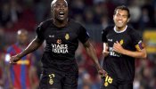 2-3. Aplausos para Rijkaard; pañuelos para Laporta; triunfo para el Mallorca