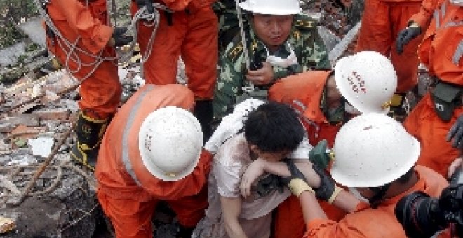 Evacuados 33 turistas extranjeros incomunicados por el seísmo