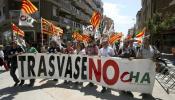 Miles de personas se manifiestan en Amposta contra el trasvase del Ebro a Barcelona