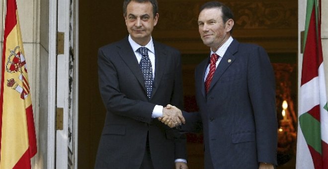 Ibarretxe llega puntual a la Moncloa para su novena reunión con Zapatero
