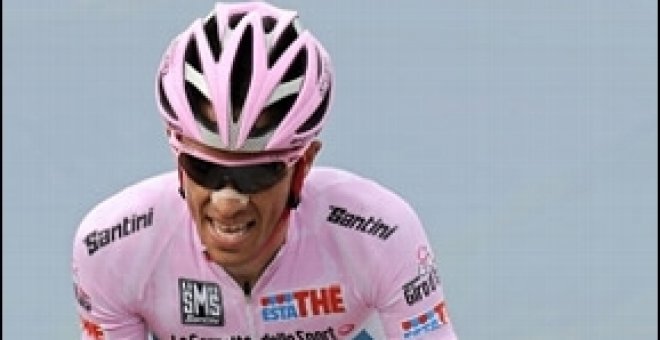Contador refuerza su liderato en el Giro tras la cronoescalada