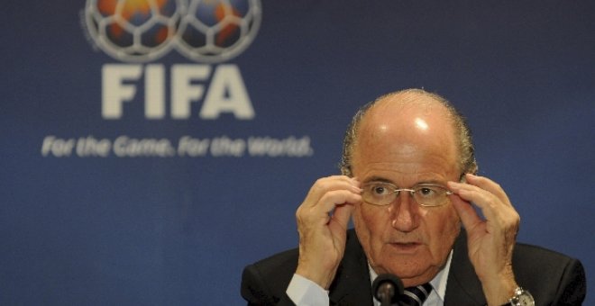 Blatter buscará que la FIFA apruebe la regla 6+5