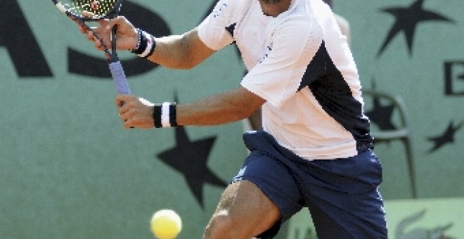 Falla mantiene alta la bandera colombiana en Roland Garros