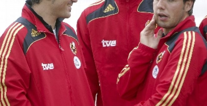 Aragonés prueba a Xabi Alonso y a David Villa