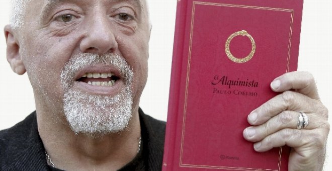 Coelho afirma que con una crítica positiva no habría vendido 100 millones de libros