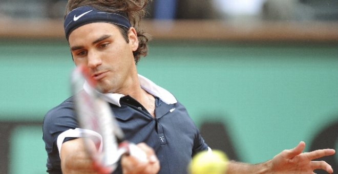 Federer avanza a tercera ronda tras ceder un set a Montañés
