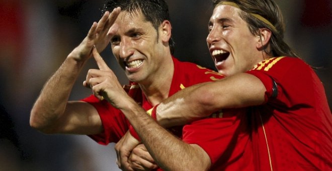 De la Red, Cazorla y Sergio García debutan; Puyol alcanza 60 partidos
