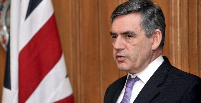 Gordon Brown aboga por procesar a los adolescentes que lleven cuchillos