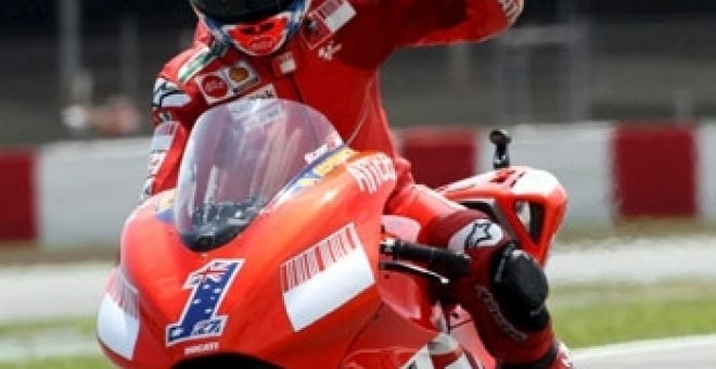 La 'pole' de Stoner frustra el pleno español en Montmeló