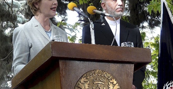 Karzai agradece a Laura Bush que siempre estuvo "al lado del pueblo afgano"