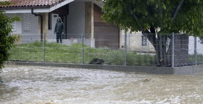 Mejora la situación en Álava, aunque continúa la alerta por lluvias en todo el País Vasco