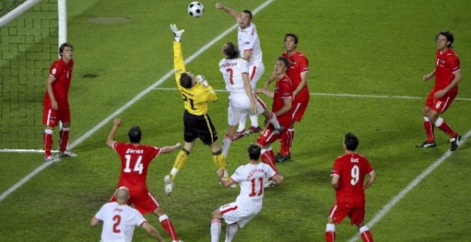 1-1. Vastic, de penalti en el minuto 92, deja a Polonia y a Austria pendiente del último partido