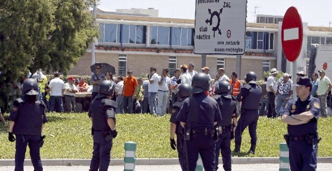 El transporte en el Puerto de Valencia sigue paralizado y los piquetes impiden la entrada de camiones