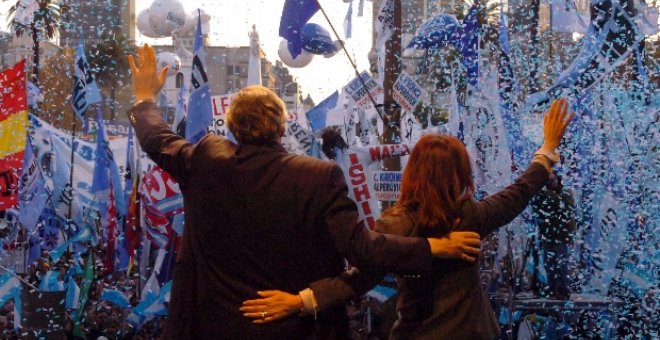 Peronistas históricos y jóvenes "kirchneristas" poblaron la Plaza de Mayo