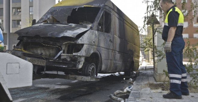 Incendian una furgoneta de Correos en Vitoria
