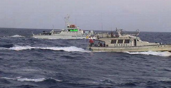 Trece desaparecidos tras naufragar un barco pesquero en la costa de Chiba