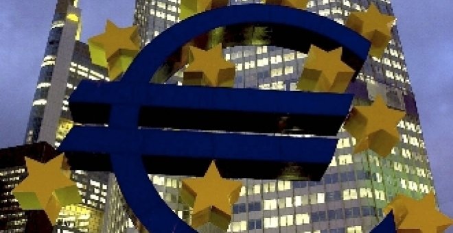 El euro sube hasta los 1,5555 dólares a media jornada