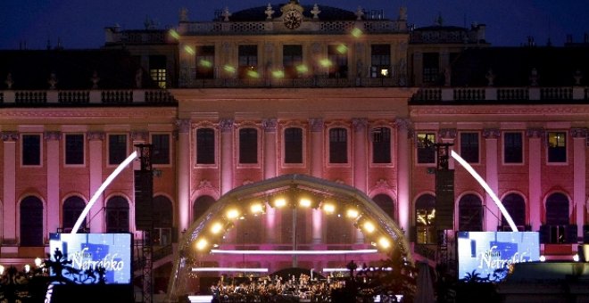 Domingo, Villazón y Netrebko inundan de música el palacio Schönbrunn de Viena