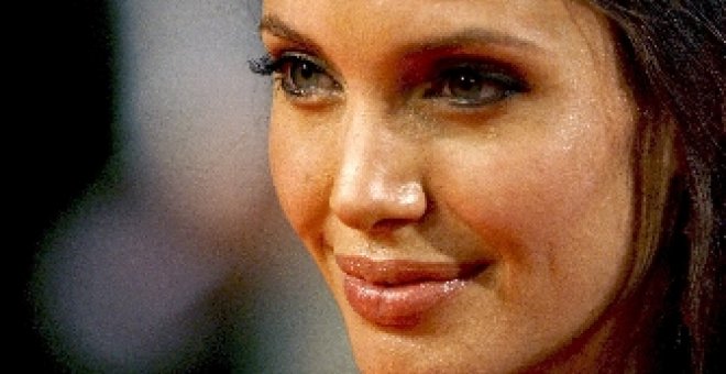 Angelina Jolie ingresa en una maternidad