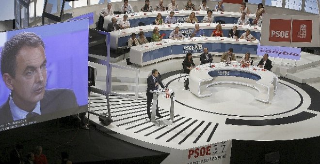 El PSOE reconsidera en el último momento suprimir los funerales de Estado