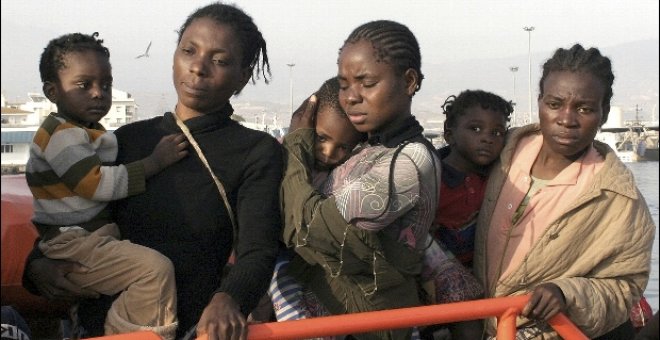 Llegan al puerto de Almería los 30 inmigrantes rescatados en Alborán