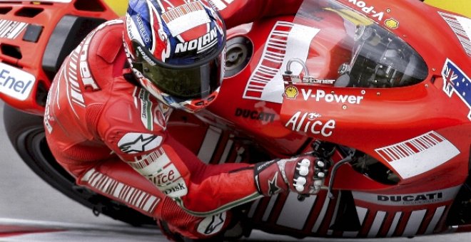 Stoner se desmarca de sus rivales en los entrenamientos en el circuito de Sachsenring