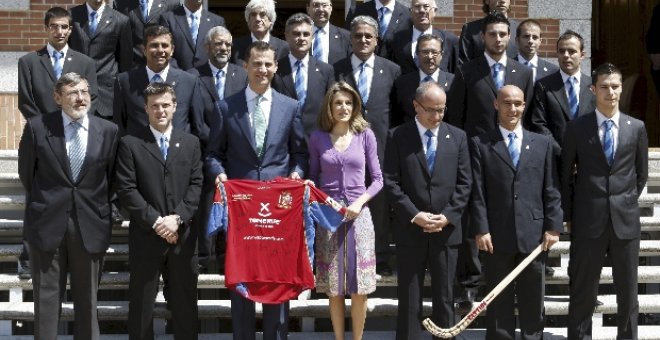 Los Príncipes de Asturias, con los campeones del mundo de hockey sobre patines