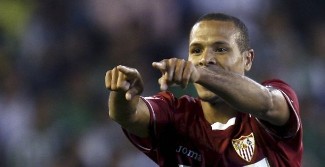 Luis Fabiano renueva su contrato hasta 2011