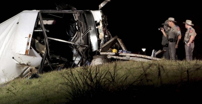 Asciende a 13 el número de muertos en un accidente de autobús en Dallas, EE.UU.