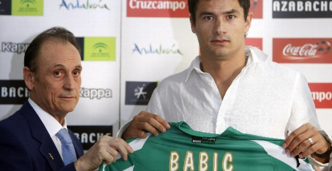 El croata Babic deja la concentración para negociar su marcha del Betis