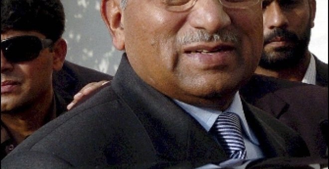 Los socios de la coalición gubernamental se reúnen tras la dimisión de Musharraf