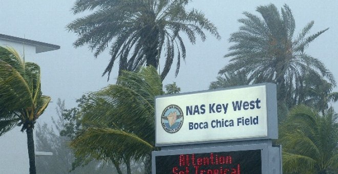 La tormenta tropical "Fay" se niega a debilitarse en su avance por Florida