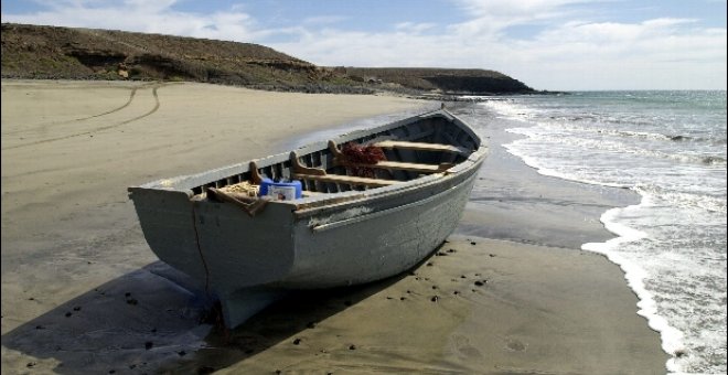 Sesenta inmigrantes llegan en un cayuco a Tenerife