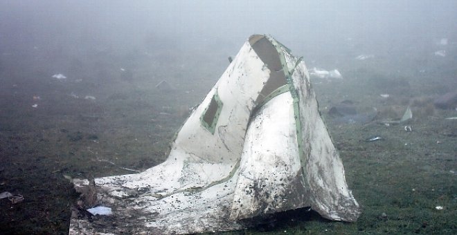 Un canal de televisión presenta imágenes del avión venezolano estrellado en los Andes de Ecuador