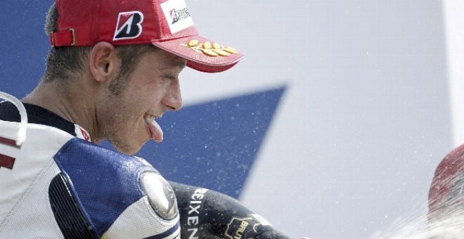 Rossi devora a los rivales en el camino hacia su octavo título mundial