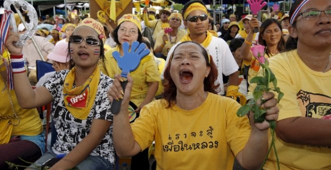 El Gobierno tailandés acuerda celebrar un referéndum para solucionar la crisis política