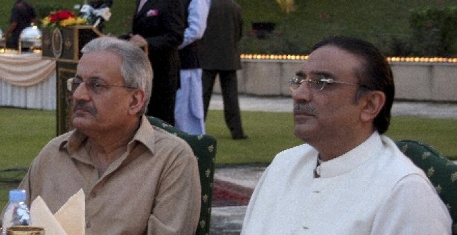 La UE felicita a Zardari y confía en la continuidad de la vía democrática