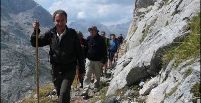 Zapatero, mochila al hombro en los Picos de Europa