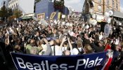 El alcalde de Hamburgo inaugura un monumento a The Beatles