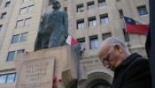 Chile honra a Allende con críticas a Bachelet