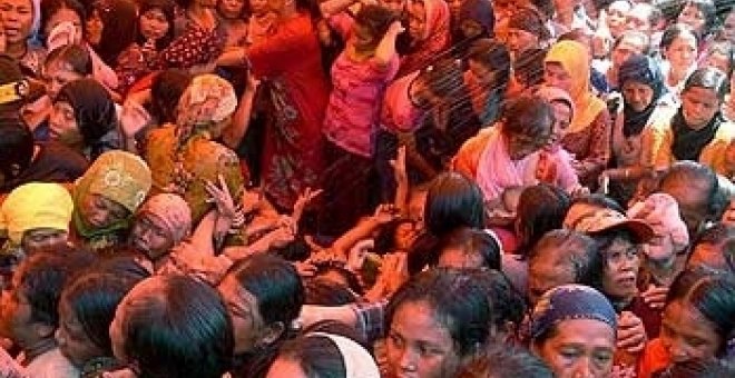 Al menos 21 personas mueren aplastadas en una estampida en Indonesia
