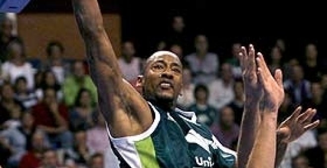 Unicaja arrolla a un Real Madrid sin garra