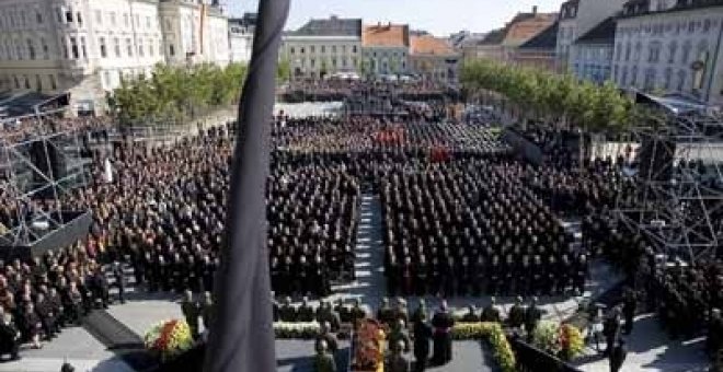 Miles de austríacos despiden a Haider en un funeral de Estado