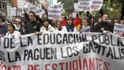 Miles de estudiantes exigen menos dinero para los bancos y más para educación